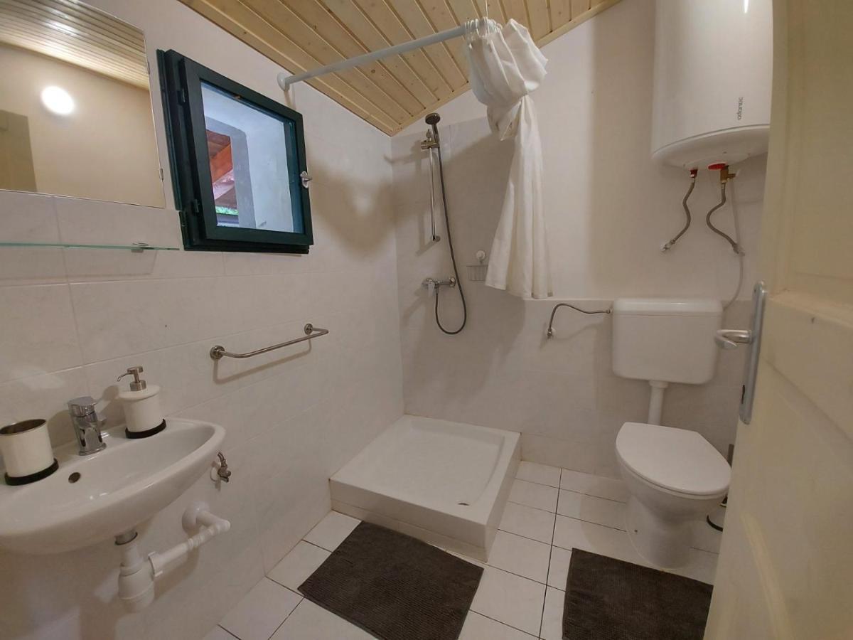 Apartmaji Hedera โคเมน ภายนอก รูปภาพ